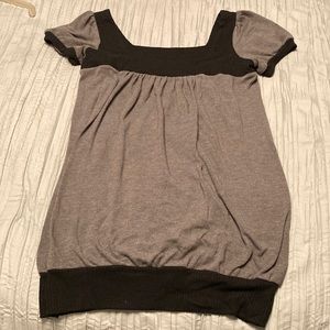Ultra Flirt Gray and black tunic with cinched bottom size large